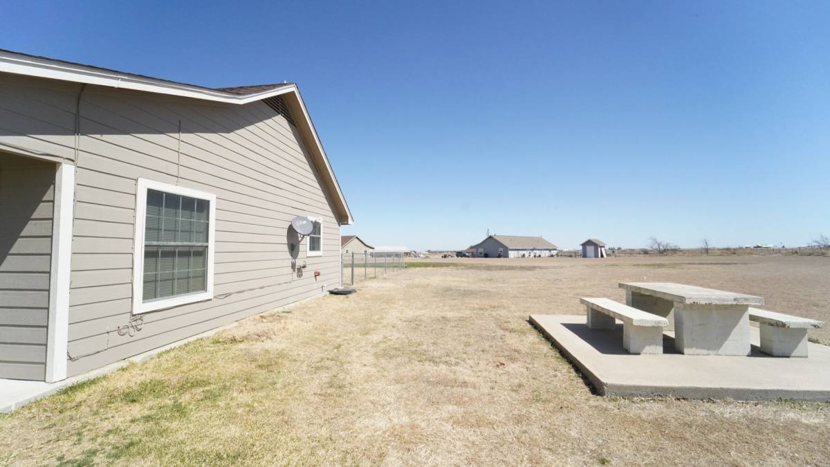 House for rent at 327 S Blue Jay Court, Weatherford, TX 76088