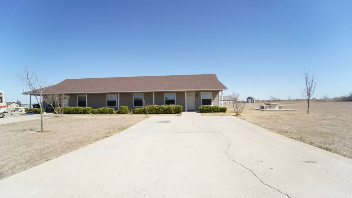House for rent at 327 S Blue Jay Court, Weatherford, TX 76088