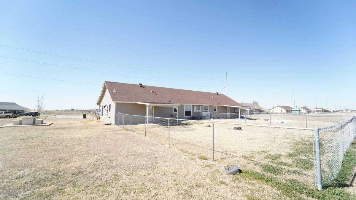 House for rent at 327 S Blue Jay Court, Weatherford, TX 76088