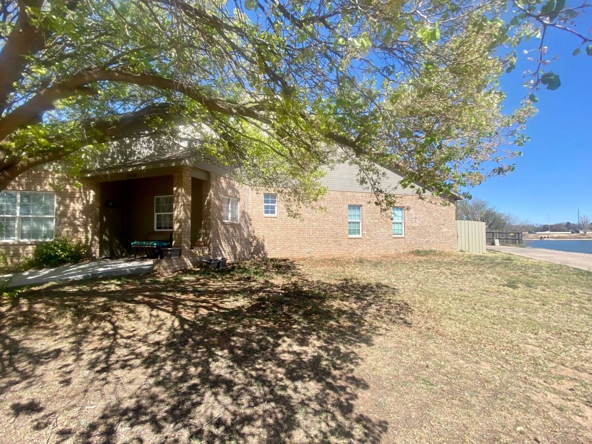 Townhouse for rent at 3106 74th St, Lubbock, TX 79423