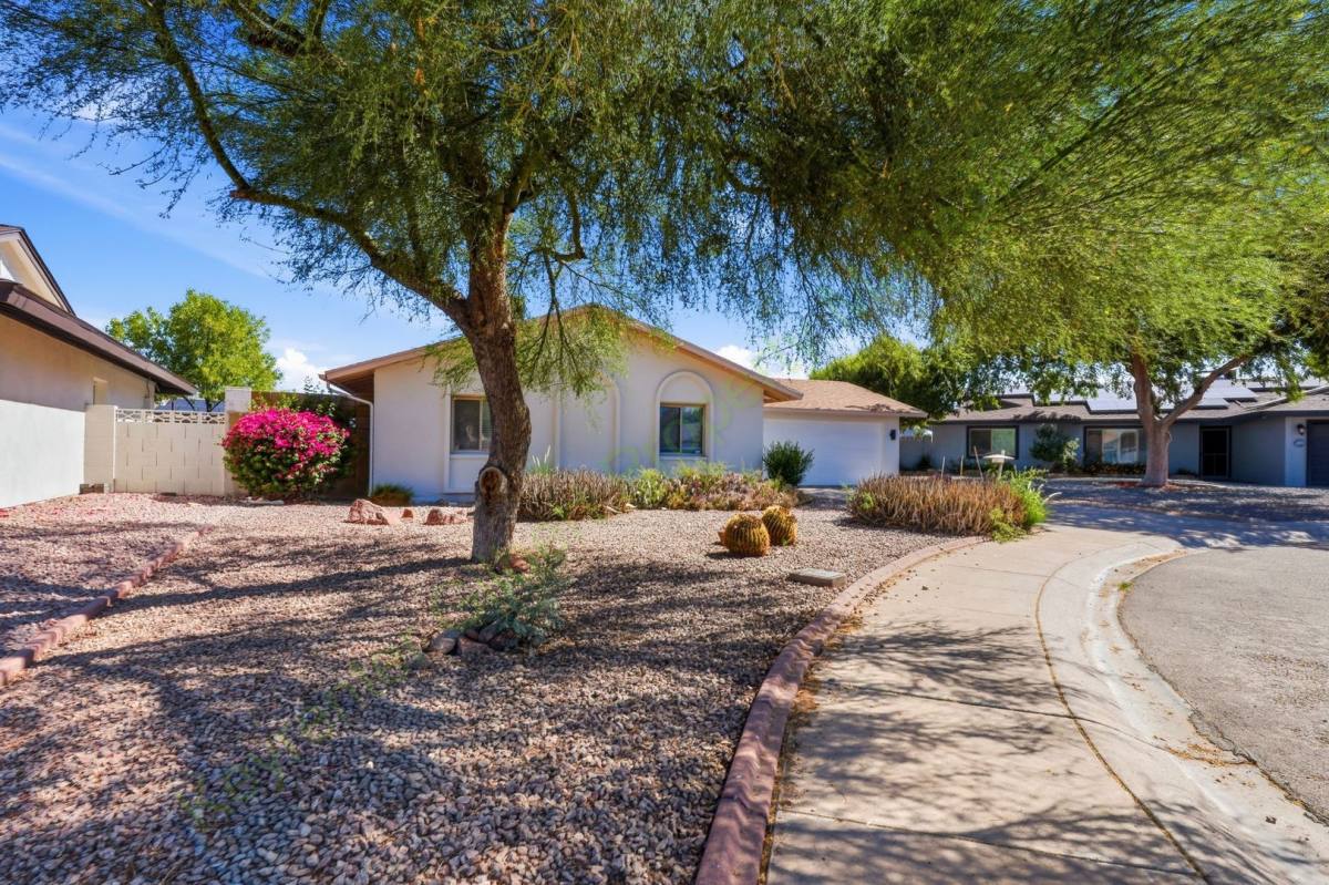 House for rent at 8608 E Whitton Ave, Scottsdale, AZ 85251