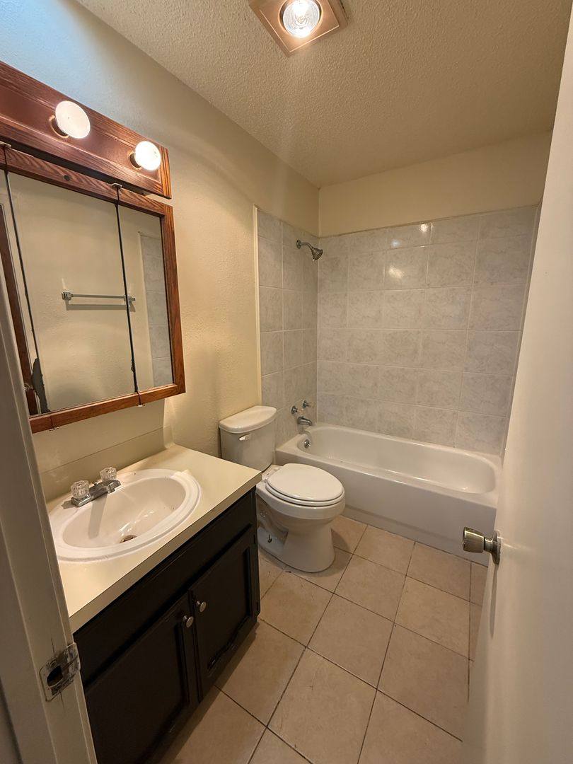 Townhouse for rent at 8224-C Governor Dr, Baton Rouge, LA 70820