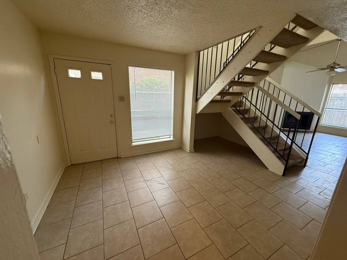 Townhouse for rent at 8224-C Governor Dr, Baton Rouge, LA 70820