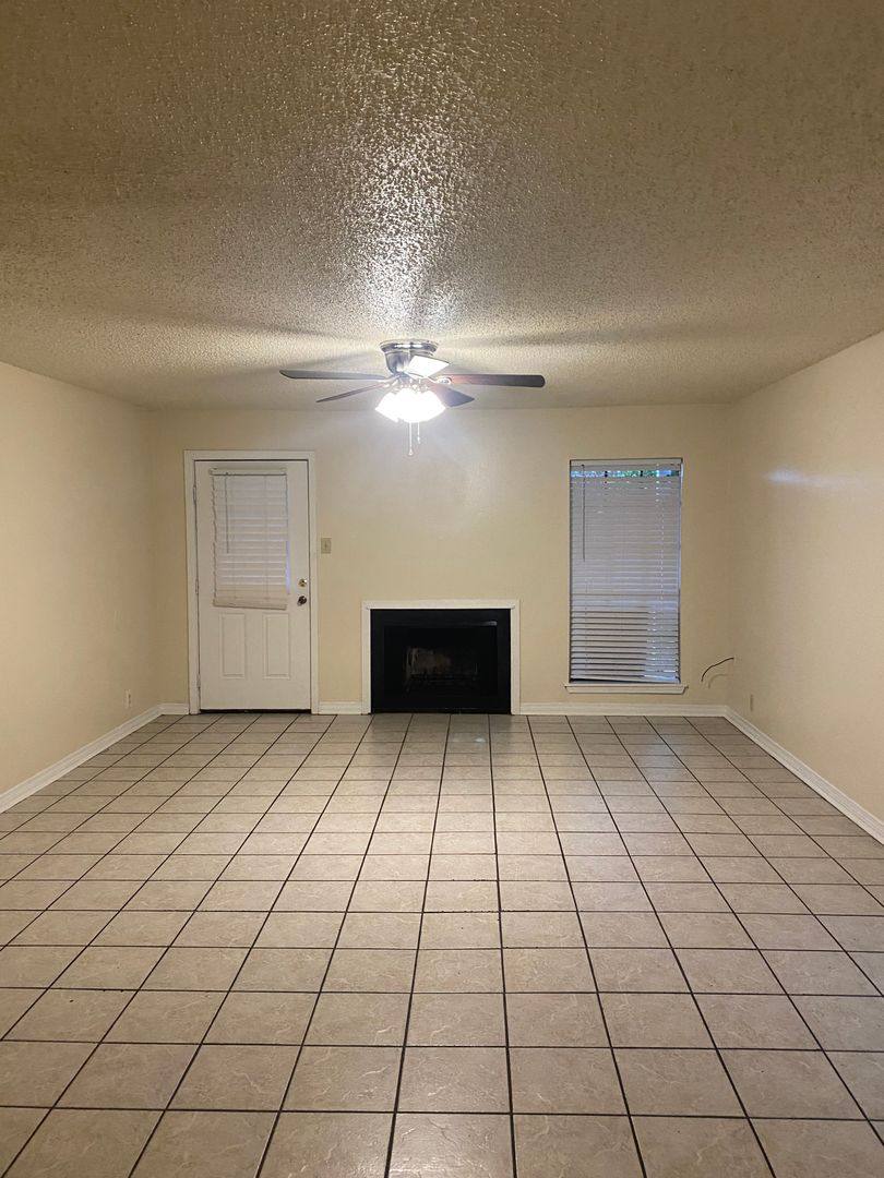 Apartment for rent at 8271 Bayou Fountain Dr, Baton Rouge, LA 70820