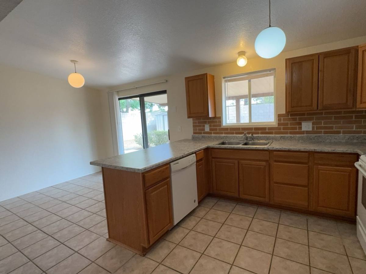 House for rent at 3733 Sparrow Dr, Sierra Vista, AZ 85635