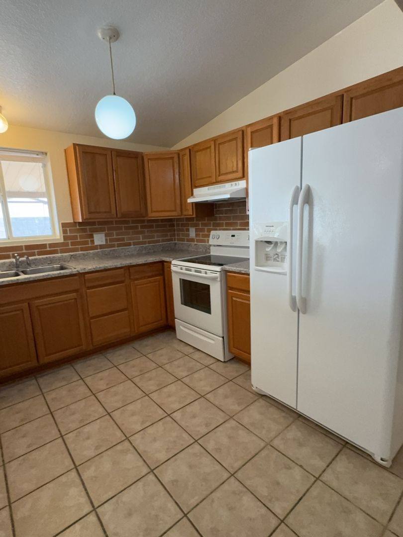 House for rent at 3733 Sparrow Dr, Sierra Vista, AZ 85635