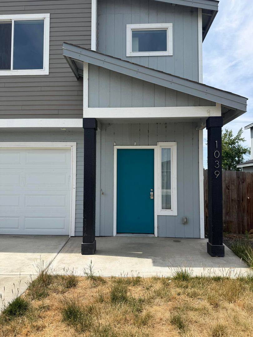 Townhouse for rent at 1039 NE Emerald Dr, Hermiston, OR 97838