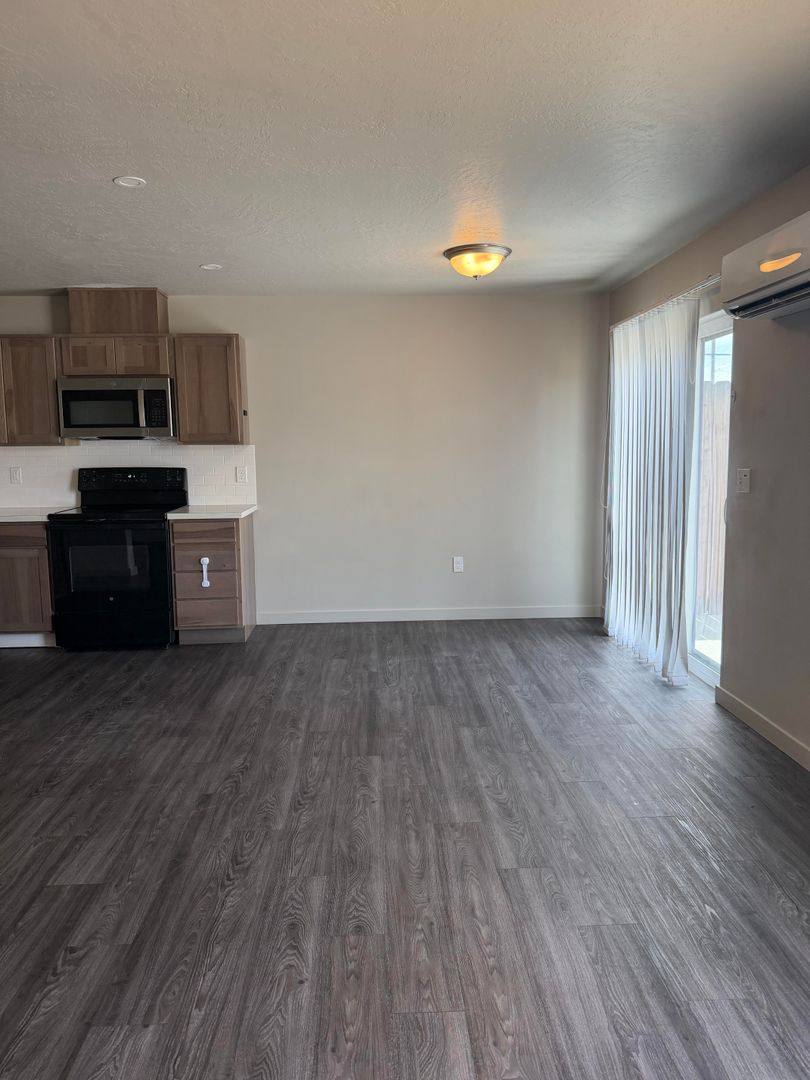 Townhouse for rent at 1039 NE Emerald Dr, Hermiston, OR 97838