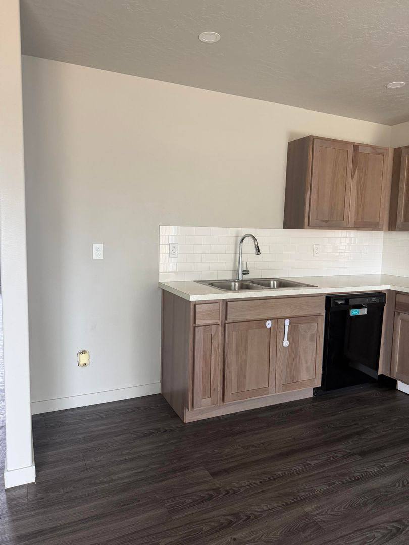 Townhouse for rent at 1039 NE Emerald Dr, Hermiston, OR 97838