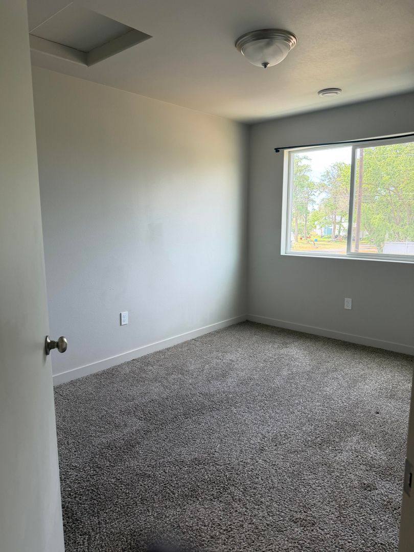 Townhouse for rent at 1039 NE Emerald Dr, Hermiston, OR 97838