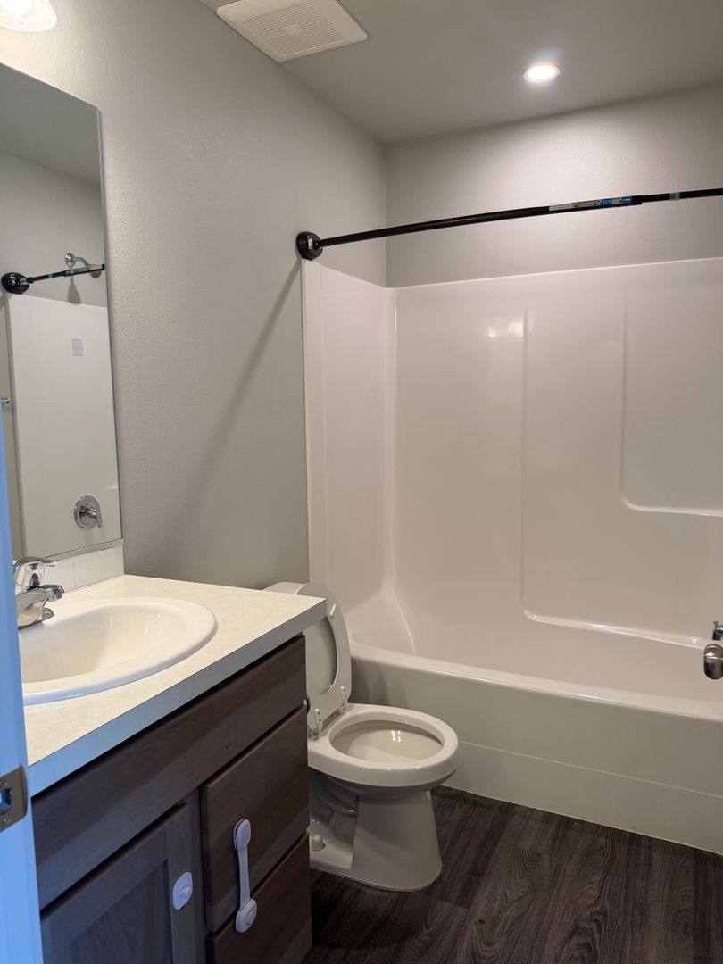 Townhouse for rent at 1039 NE Emerald Dr, Hermiston, OR 97838