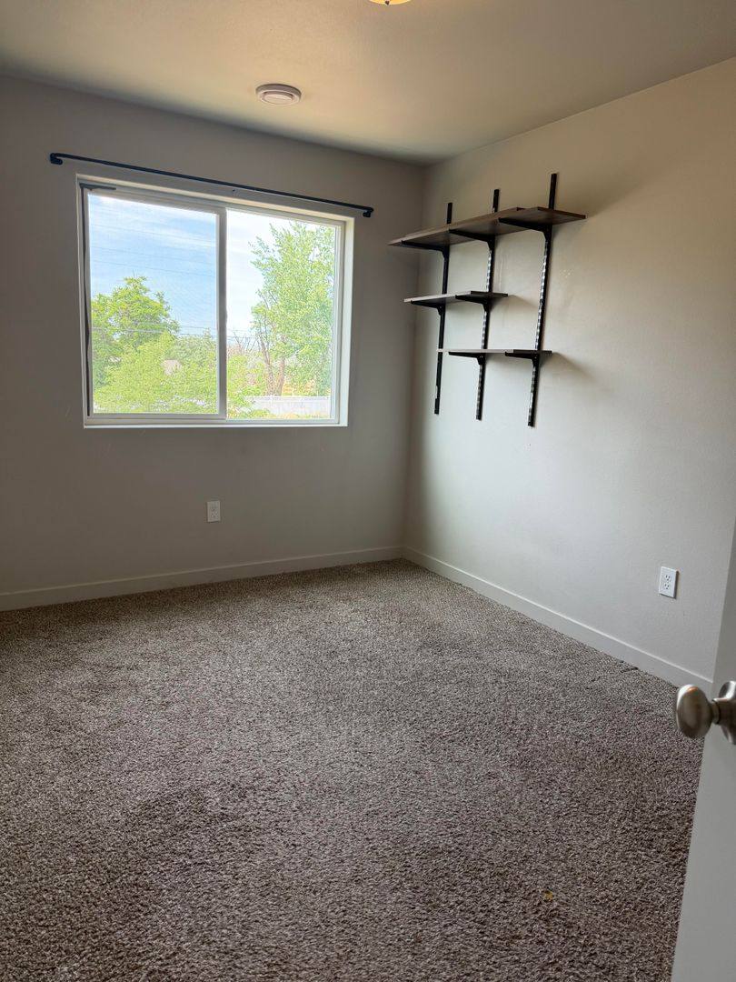 Townhouse for rent at 1039 NE Emerald Dr, Hermiston, OR 97838