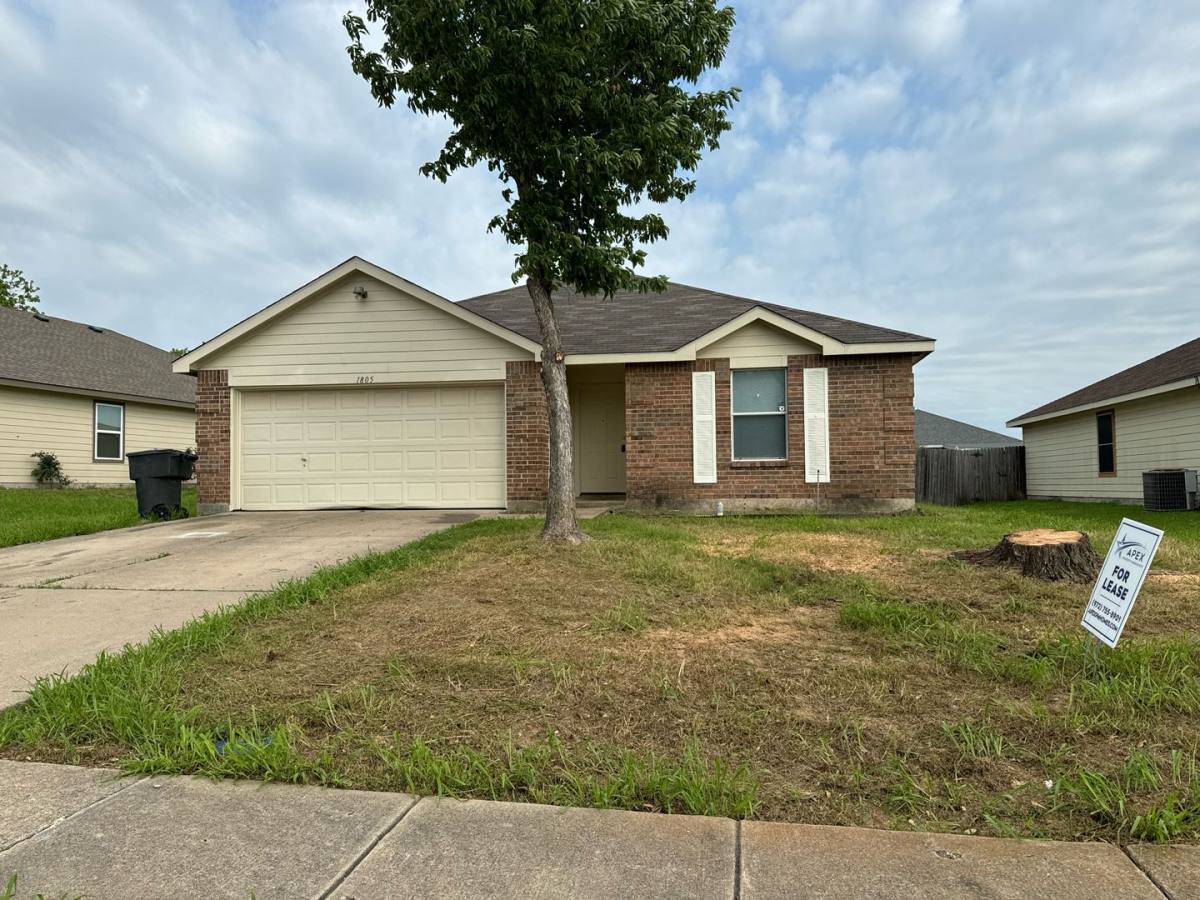 House for rent at 1805 Brookwood Dr, Terrell, TX 75160