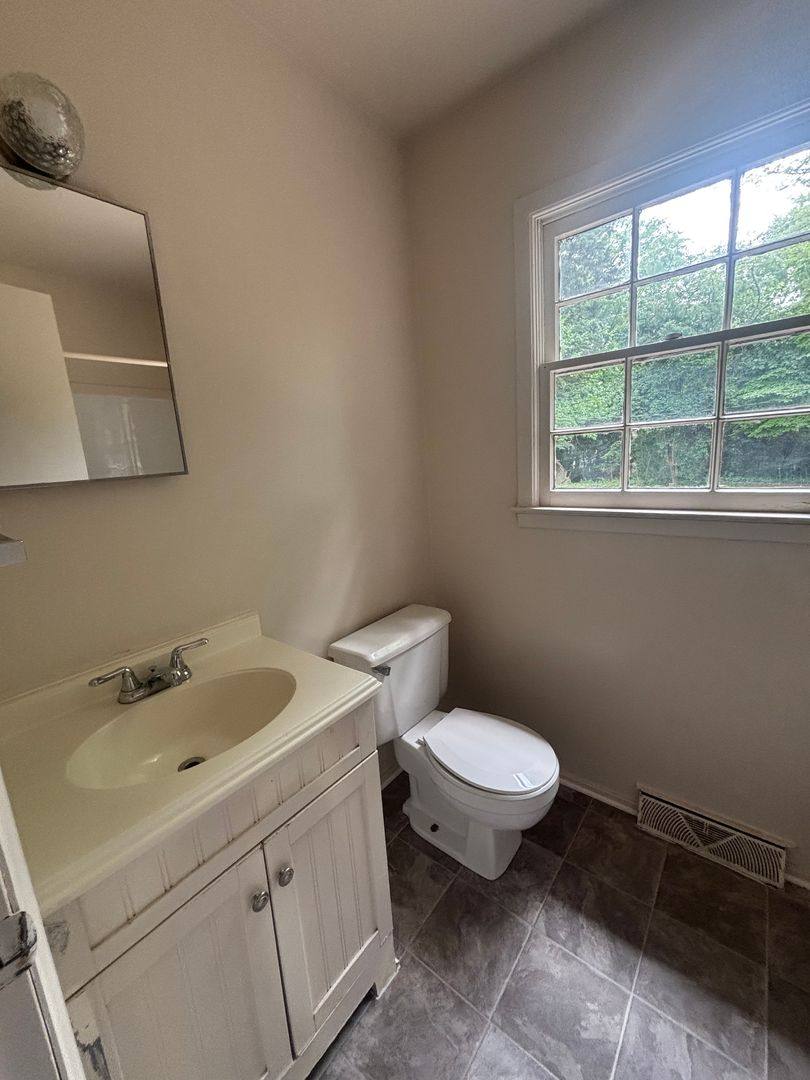 House for rent at 614 Kentbrook Dr, Charlotte, NC 28213