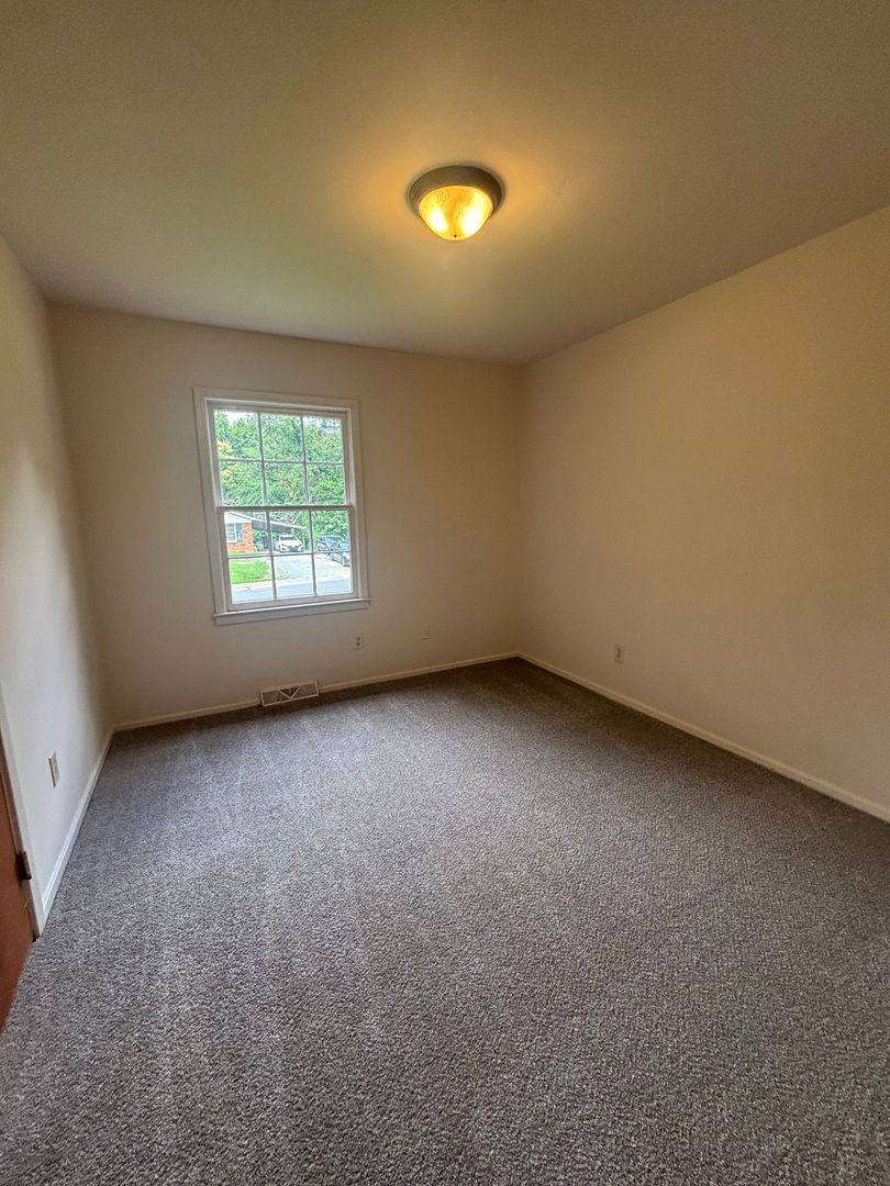 House for rent at 614 Kentbrook Dr, Charlotte, NC 28213