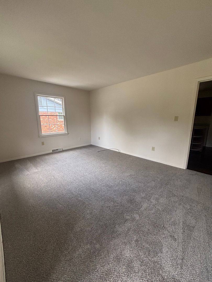 House for rent at 614 Kentbrook Dr, Charlotte, NC 28213