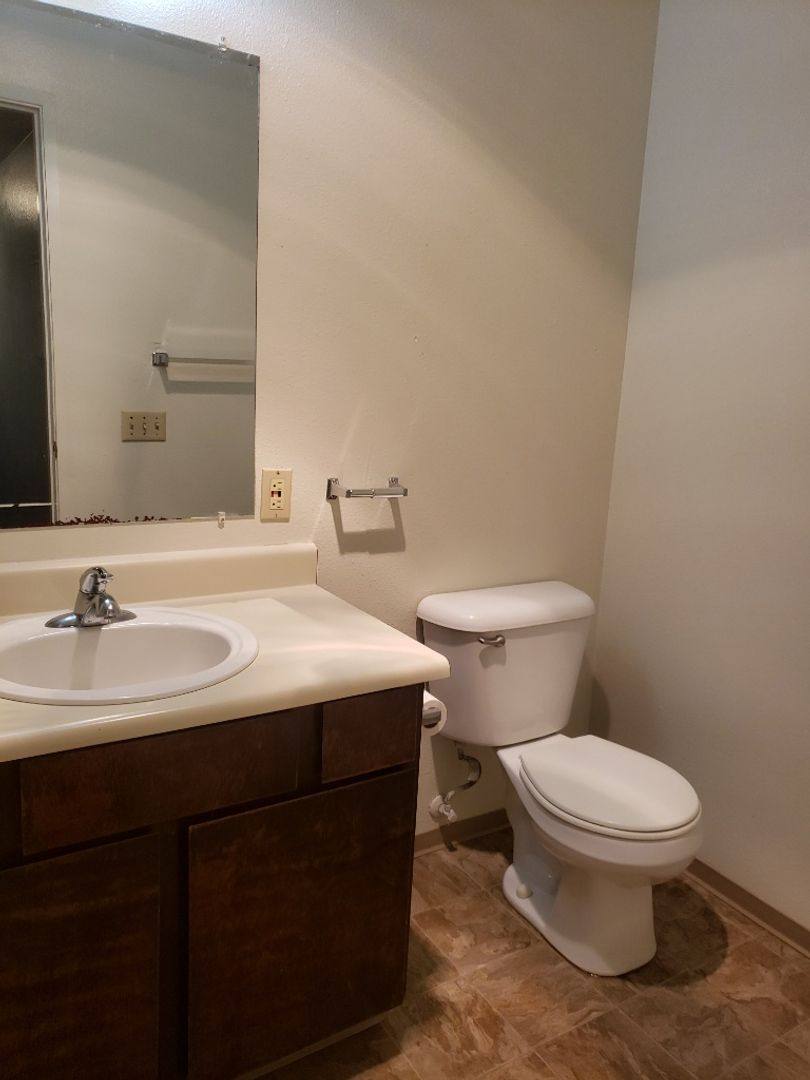 Apartment for rent at 330 Independence Circle, Phoenix, OR 97535