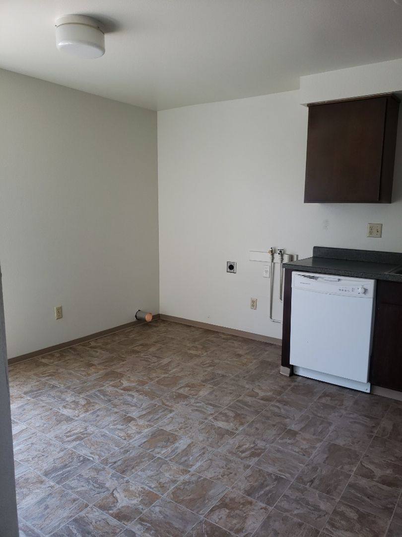 Apartment for rent at 330 Independence Circle, Phoenix, OR 97535