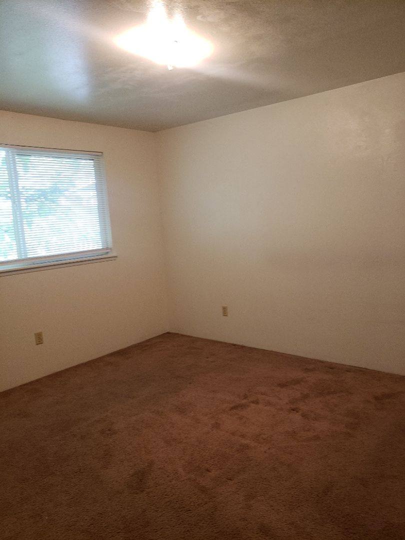 Apartment for rent at 330 Independence Circle, Phoenix, OR 97535