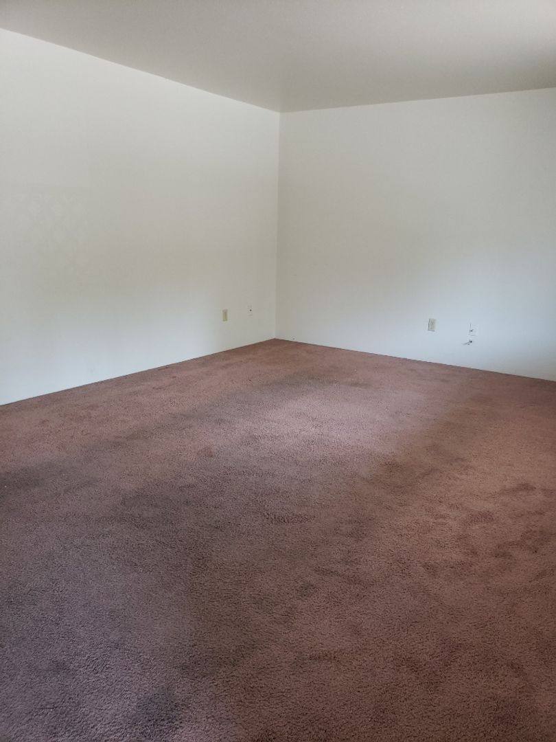 Apartment for rent at 330 Independence Circle, Phoenix, OR 97535