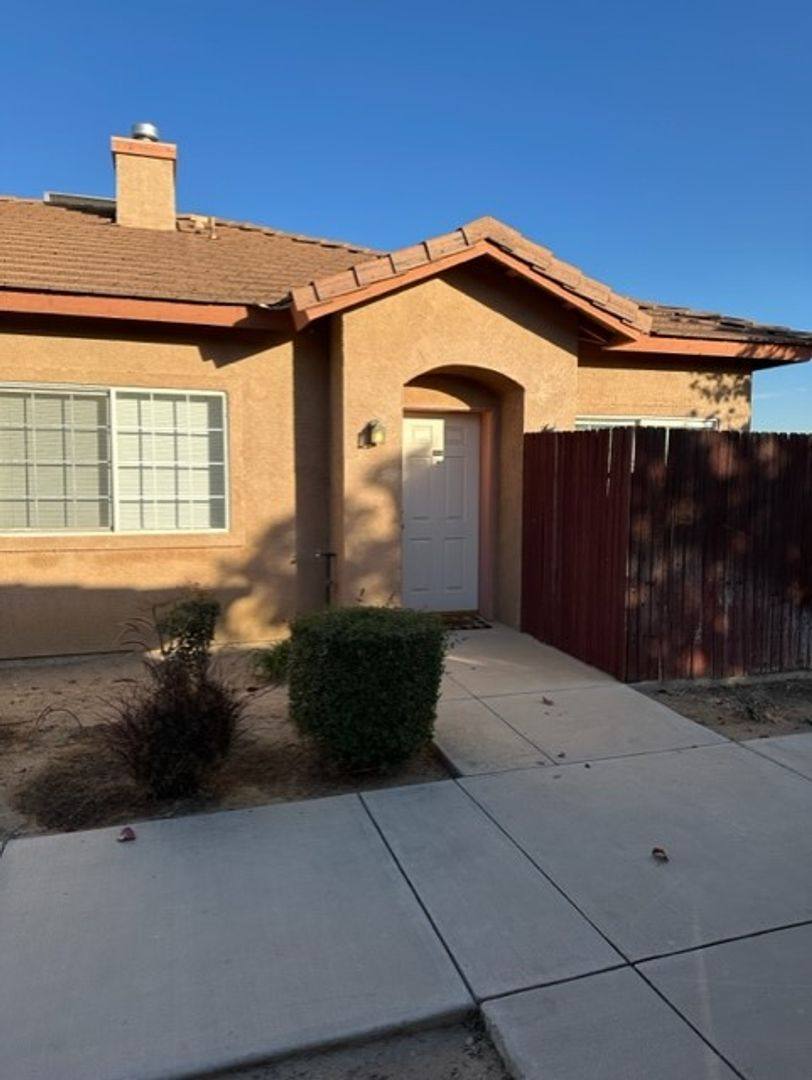 Apartment for rent at 513 Yellow Meadow Court, Bakersfield, CA 93308