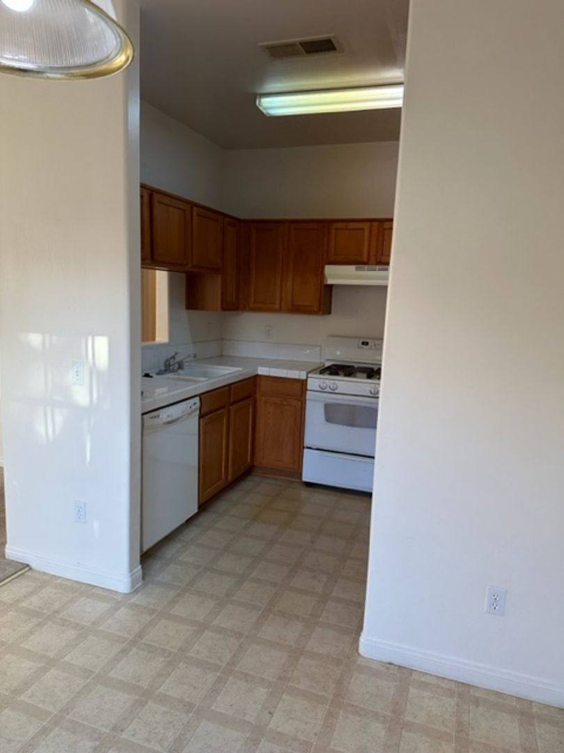 Apartment for rent at 513 Yellow Meadow Court, Bakersfield, CA 93308