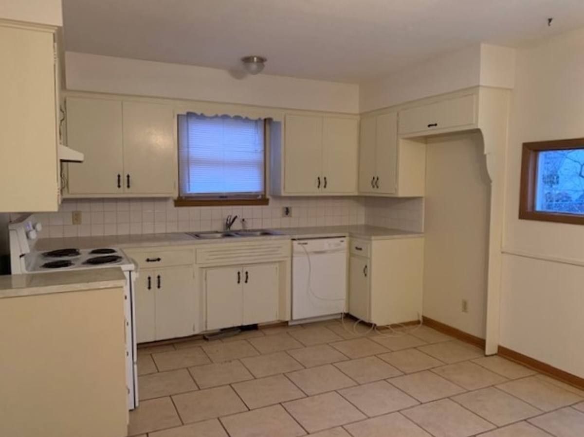 House for rent at 1249 S Cedarbrook Ave, Springfield, MO 65804