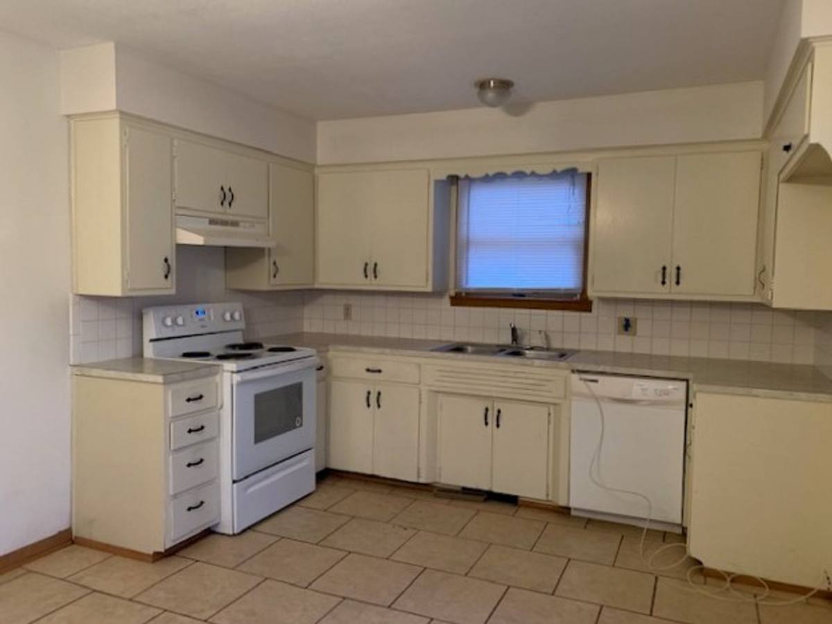 House for rent at 1249 S Cedarbrook Ave, Springfield, MO 65804