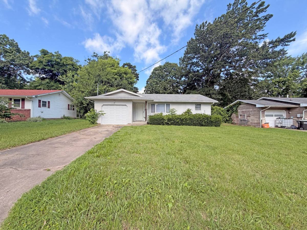 House for rent at 1249 S Cedarbrook Ave, Springfield, MO 65804