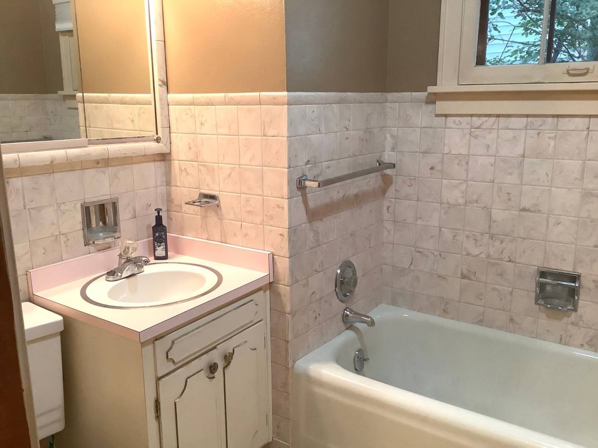 House for rent at 329 1st Ave W, Dickinson, ND 58601