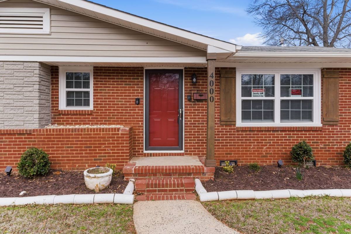 House for rent at 4000 Fieldcrest Rd, Charlotte, NC 28217