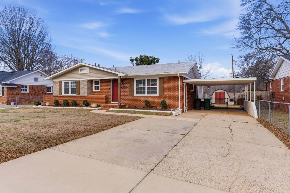 House for rent at 4000 Fieldcrest Rd, Charlotte, NC 28217