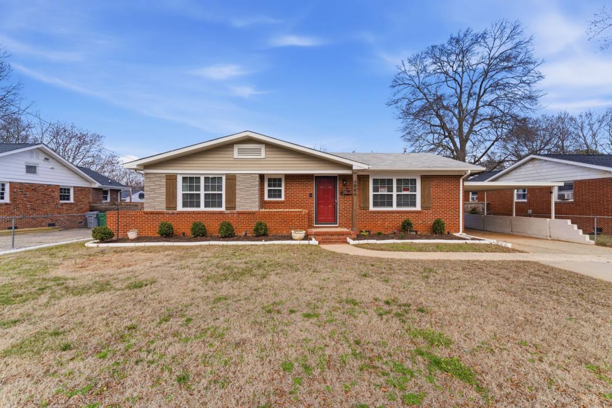 House for rent at 4000 Fieldcrest Rd, Charlotte, NC 28217