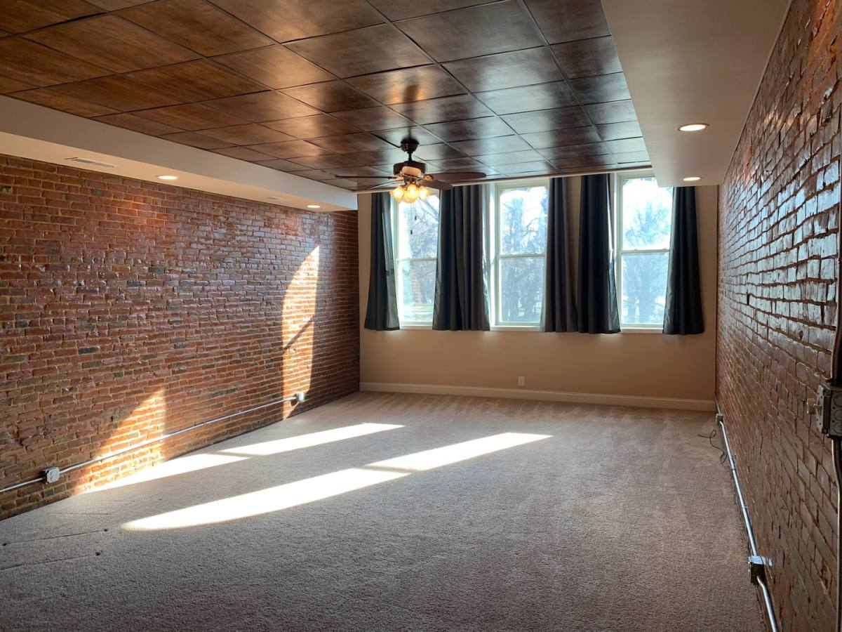 Apartment for rent at 405 Hampshire St, Quincy, IL 62301