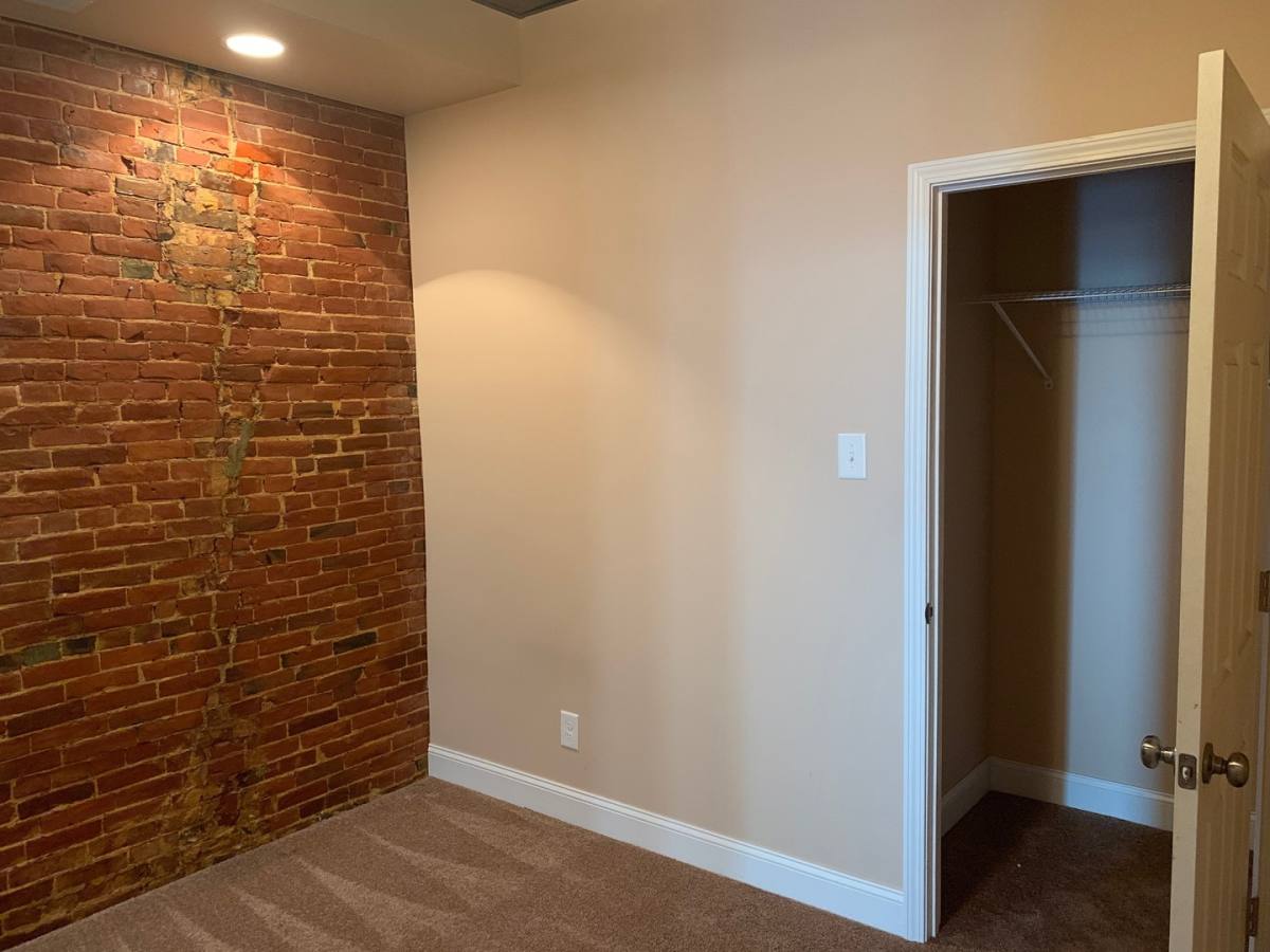 Apartment for rent at 405 Hampshire St, Quincy, IL 62301