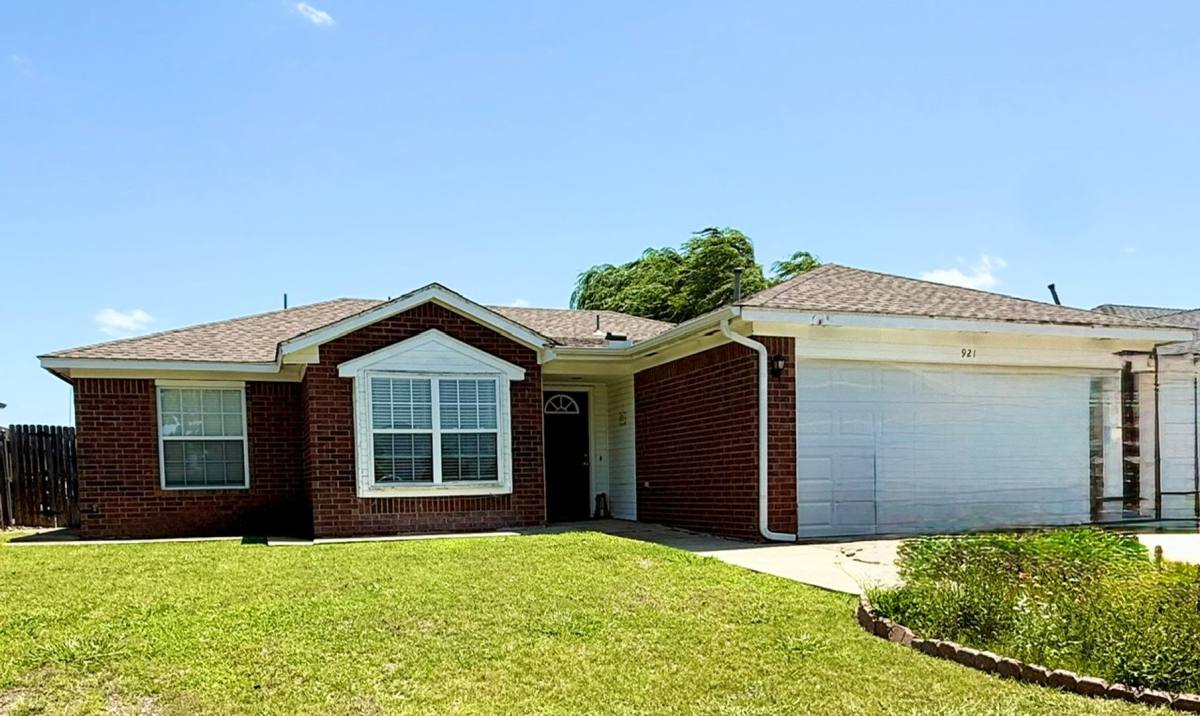 House for rent at 921 Kenwood Dr, Norman, OK 73071