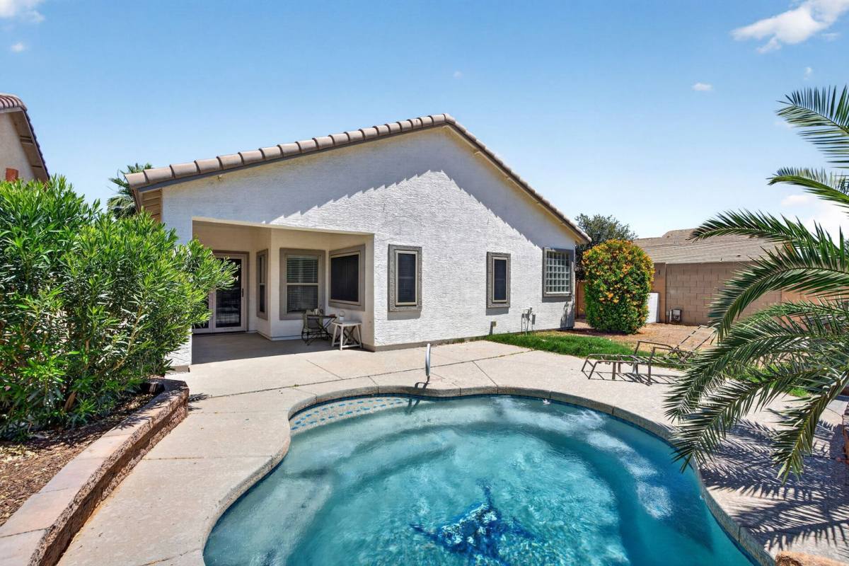 House for rent at 697 W Oak Tree Lane, San Tan Valley, AZ 85143