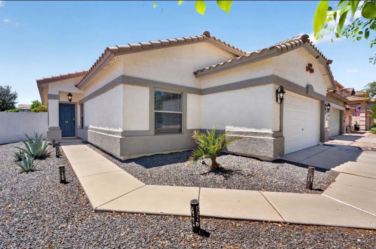 House for rent at 697 W Oak Tree Lane, San Tan Valley, AZ 85143