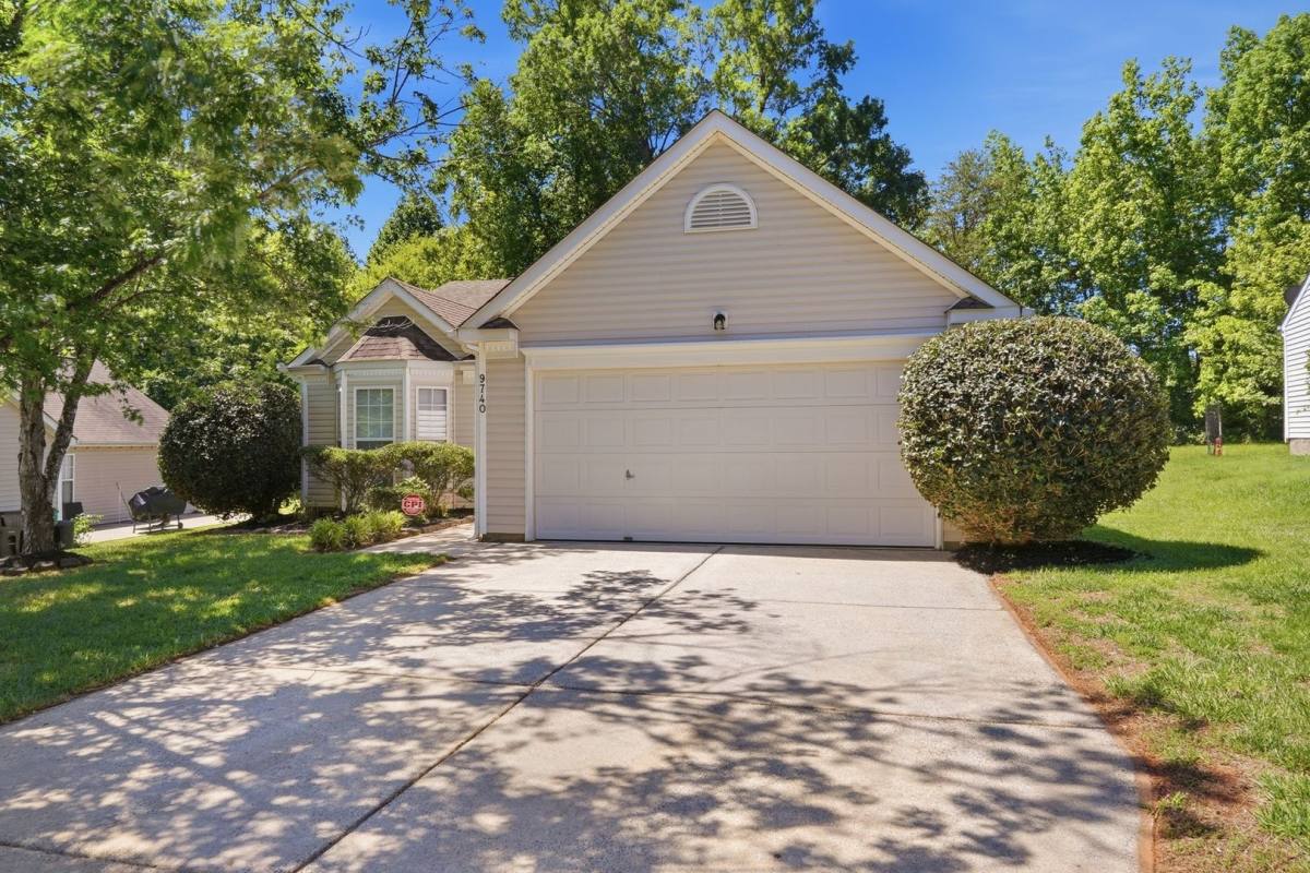 House for rent at 9740 Veronica Dr, Charlotte, NC 28215