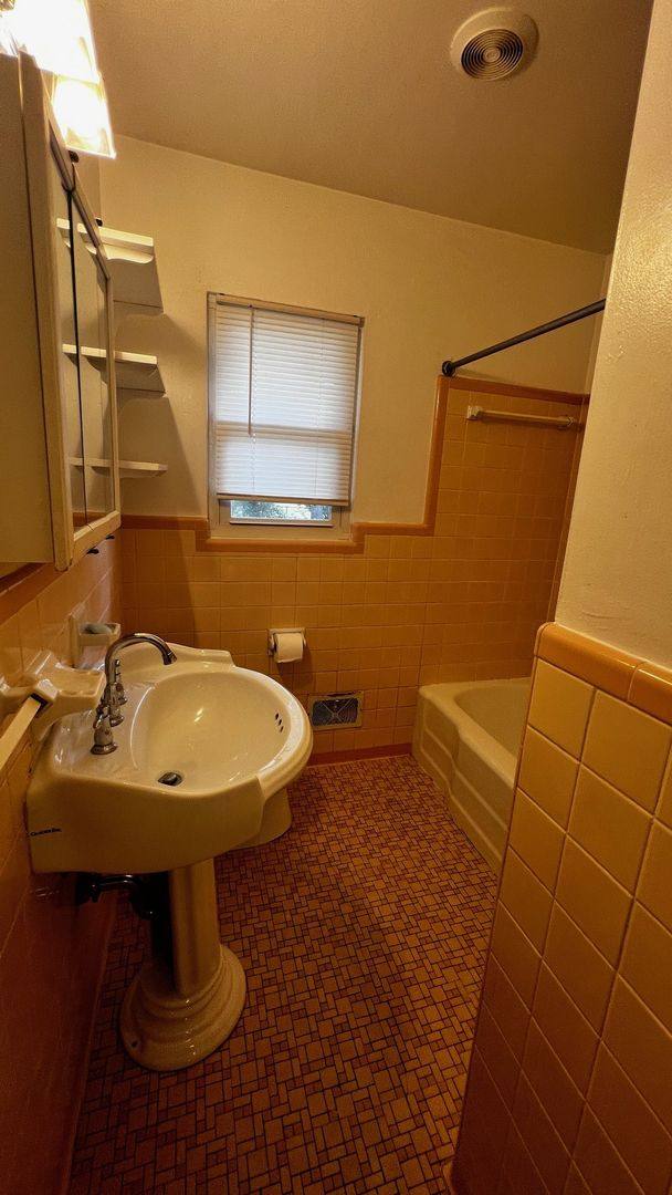 House for rent at 207 Robin Rd, Portsmouth, VA 23701