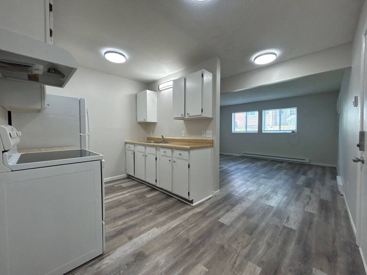Apartment for rent at 906 E St, McCook, NE 69001