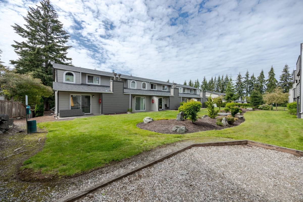 Townhouse for rent at 7621 36th St Court W, Tacoma, WA 98466