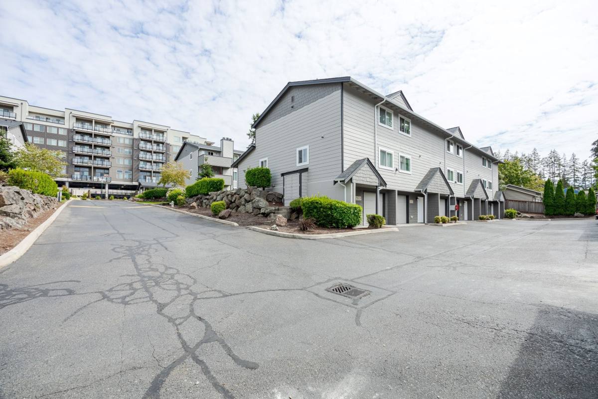Townhouse for rent at 7621 36th St Court W, Tacoma, WA 98466
