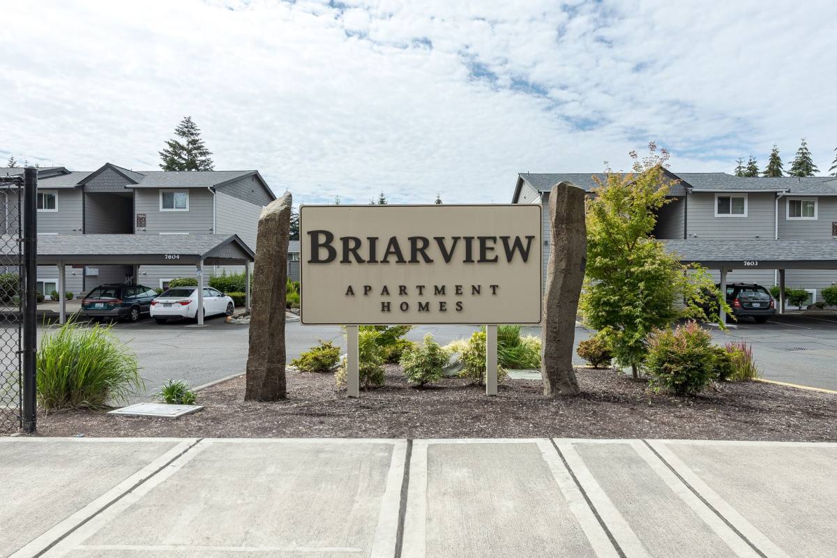 Townhouse for rent at 7621 36th St Court W, Tacoma, WA 98466