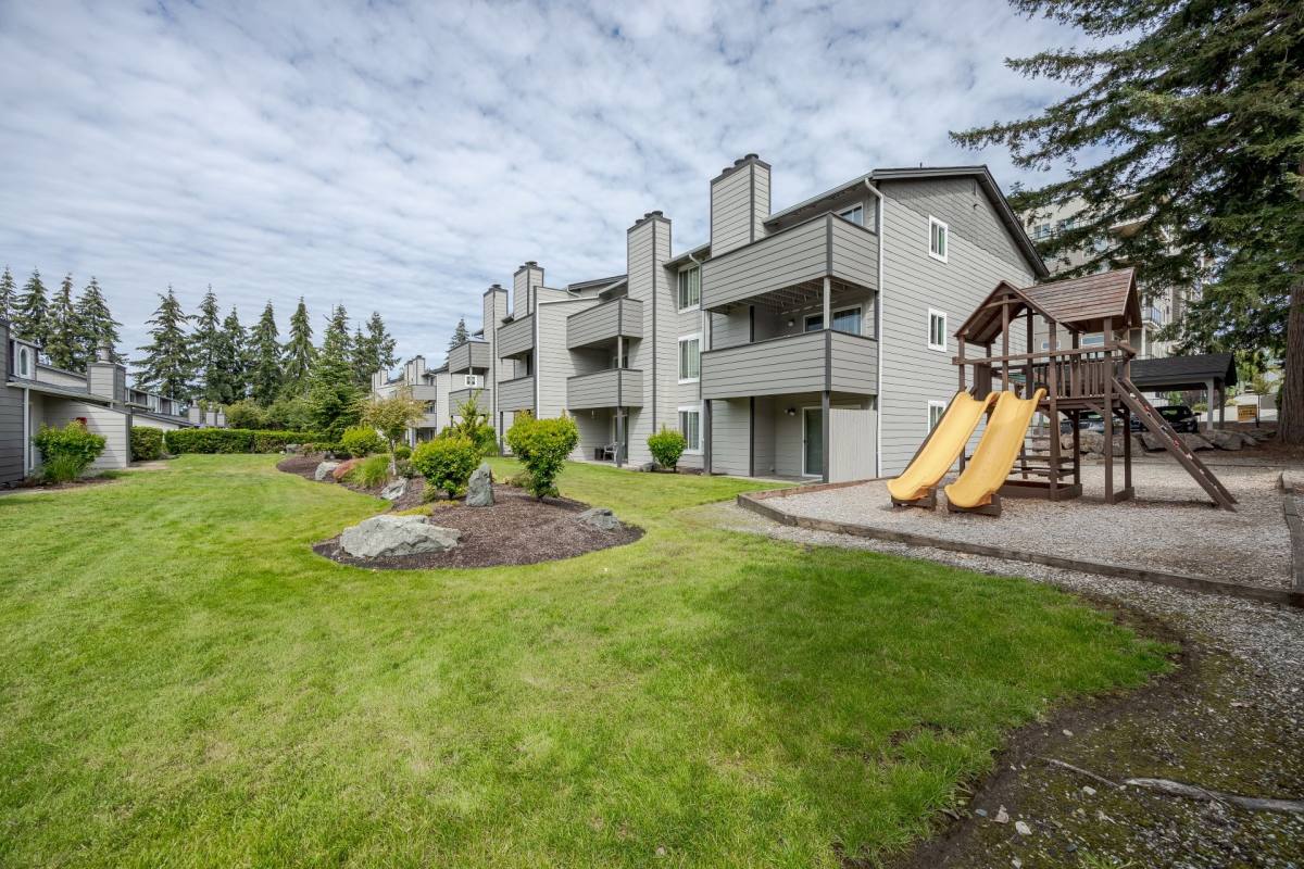 Townhouse for rent at 7621 36th St Court W, Tacoma, WA 98466