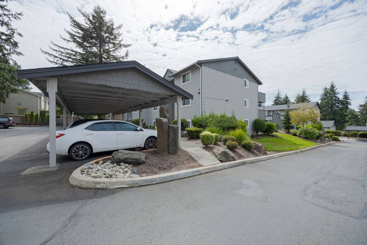 Townhouse for rent at 7621 36th St Court W, Tacoma, WA 98466