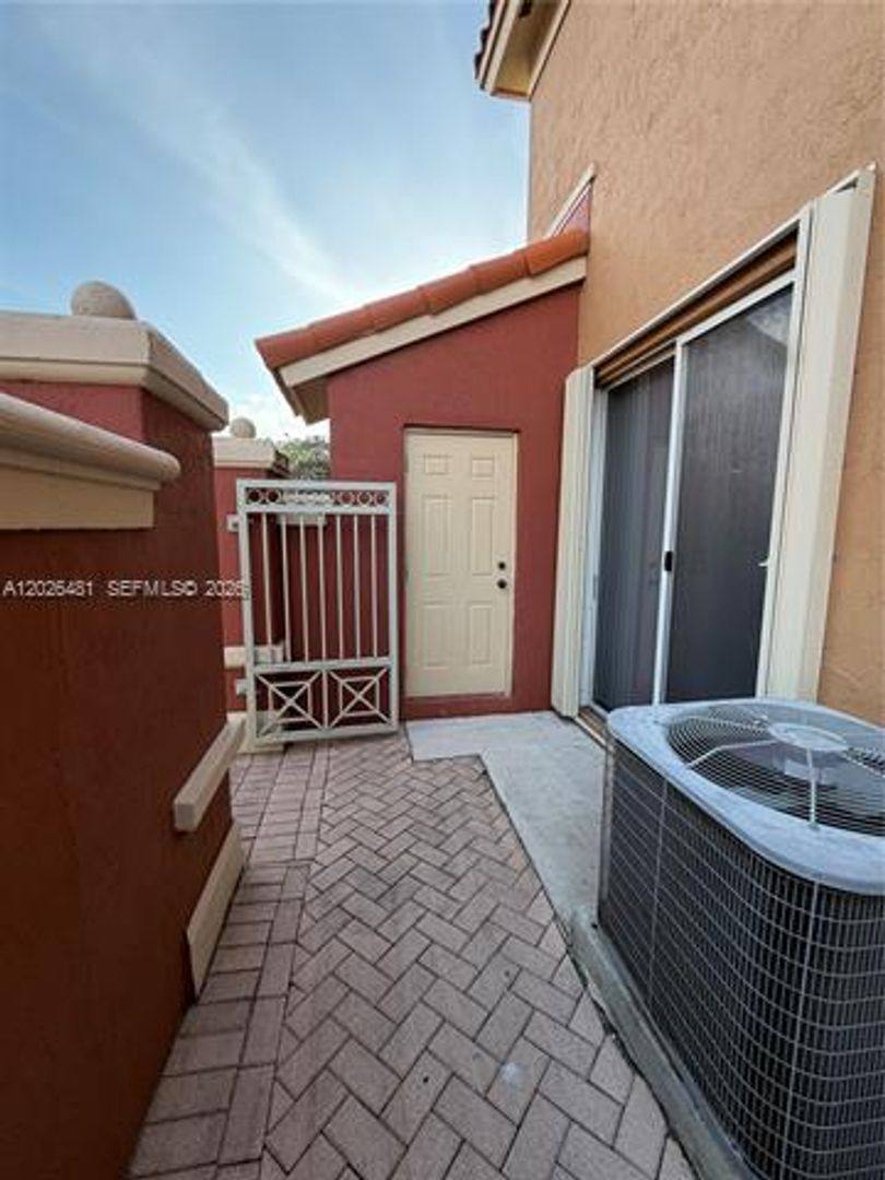 Townhouse for rent at 6202 NW 115th Place, Miami, FL 33178