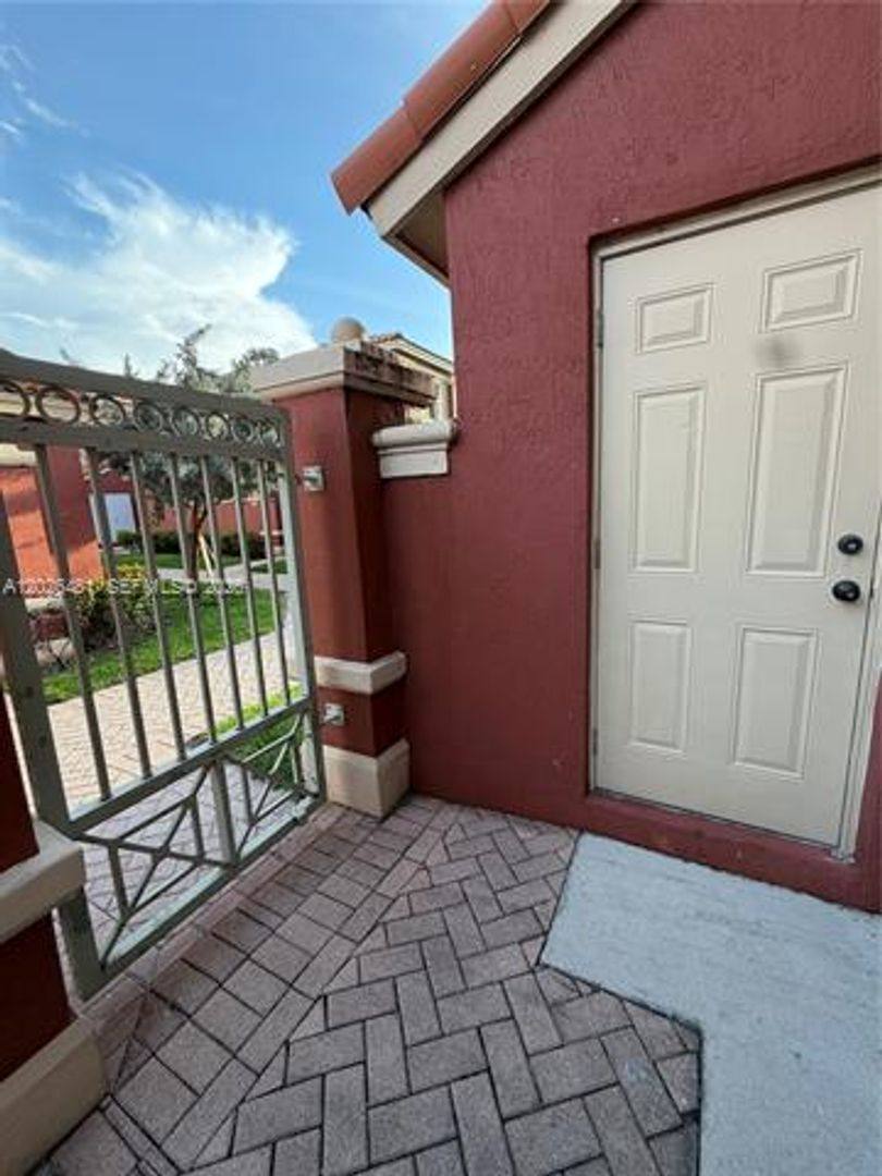 Townhouse for rent at 6202 NW 115th Place, Miami, FL 33178