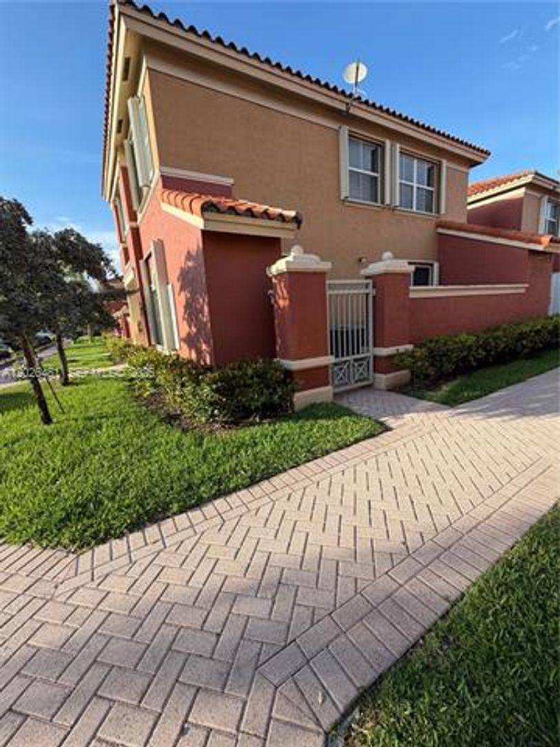 Townhouse for rent at 6202 NW 115th Place, Miami, FL 33178