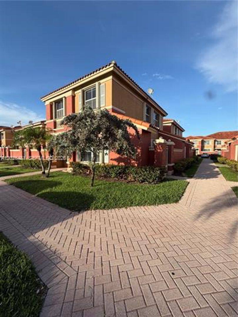 Townhouse for rent at 6202 NW 115th Place, Miami, FL 33178